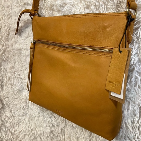 ❤️❤️NWT-MARGOT NEW YORK TAN GENUINE LEATHER LEAH LARGE HOBO❤️❤️ - Picture 12 of 17